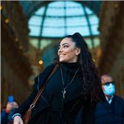 Ciao! Sono giorgia 27 anni e italiana. 
Domino 4 lingue tra cui: portoghese, italiano, inglese e spagnolo. 
Sono a disposizione di insegnare la lingua italiana a chiunque vorrebbe impararla in una maniera divertita, rapida e efficace!